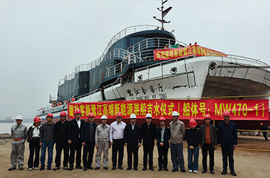 本公司承建的厦门鹭江会客厅高档游船，今天顺利吉水！
