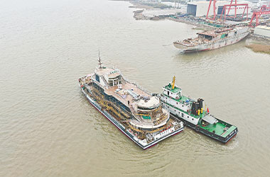 绿色智能示范游船“鹭江会客厅”下水